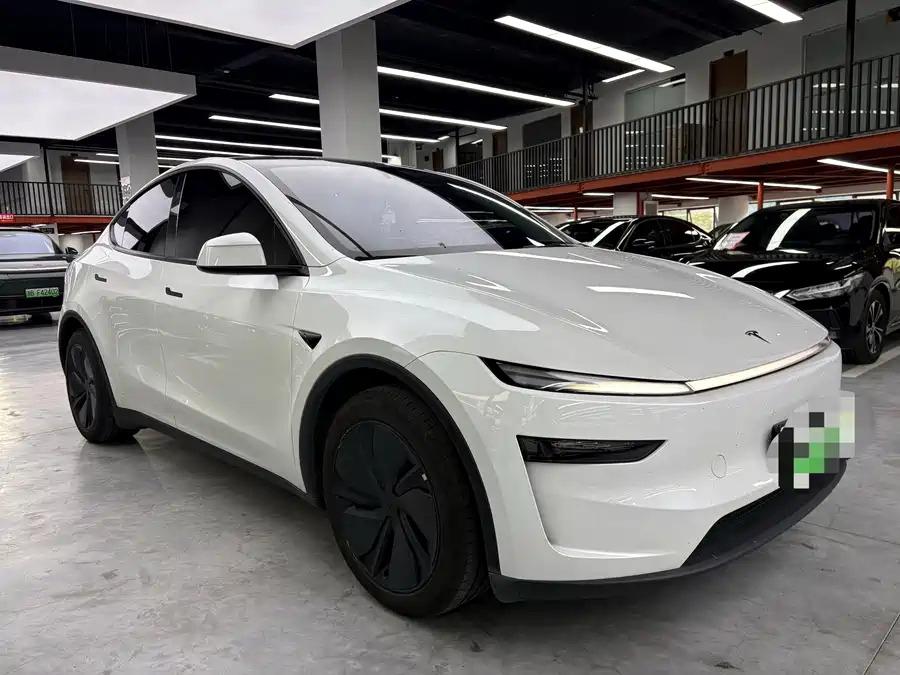Tesla Model Y 2025 #3 Tesla Model Y 2025 car image #3