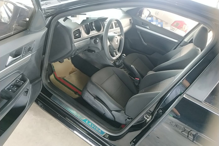 Volkswagen Lavida 2017 car image #16