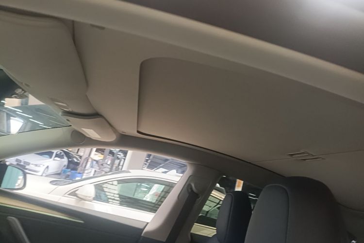 Tesla Model Y 2023 immagine di auto #18