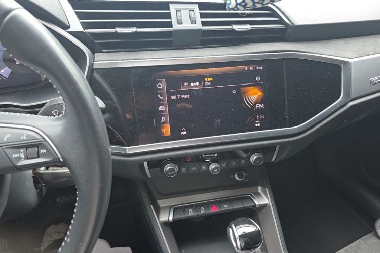 Audi Q3 2021 car image #15
