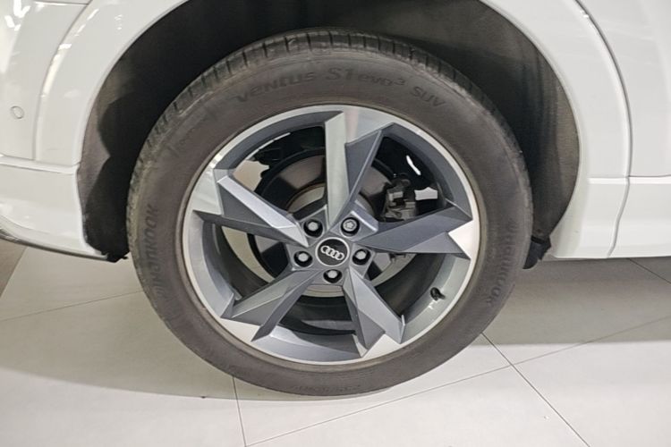 Audi Q3 2024 car image #10