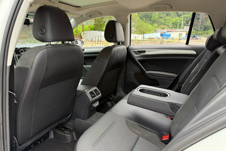 Volkswagen Golf 2019 car image #11
