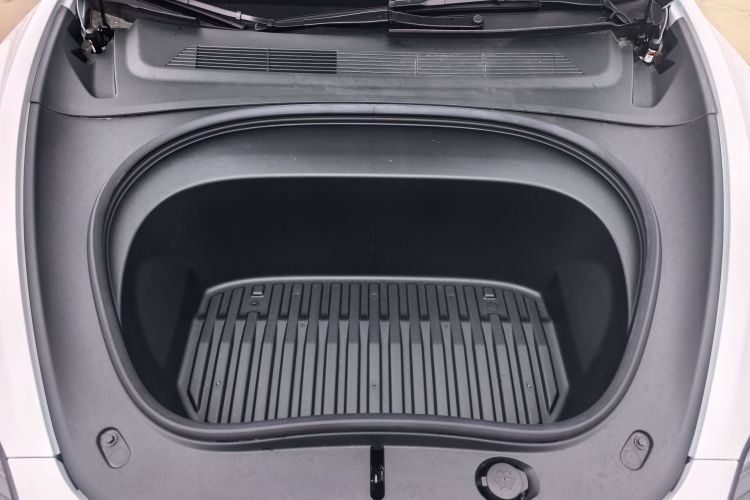 Tesla Model 3 2026 immagine di auto #19