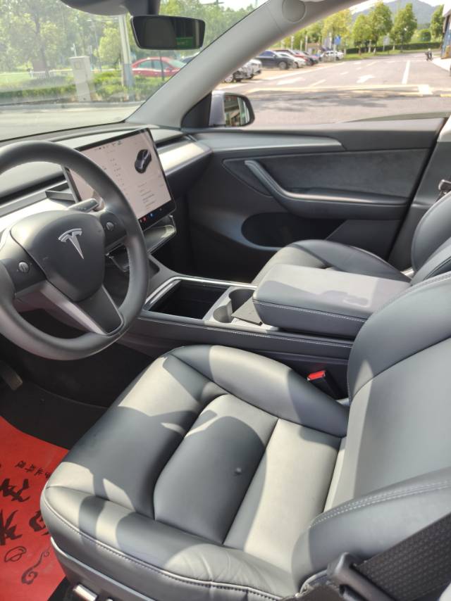 Tesla Model Y 2024 #6 Tesla Model Y 2024 immagine di auto #6
