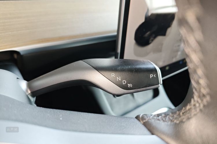 Tesla Model Y 2022 #16 Tesla Model Y 2022 car image #16