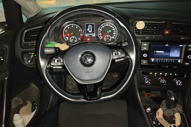 Volkswagen Golf 2018 car image #15