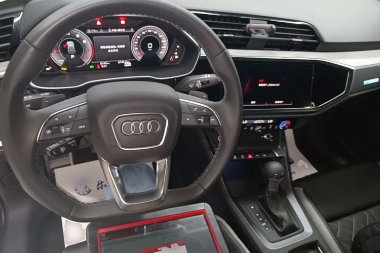 Audi Q3 2025 imagen de coche #10
