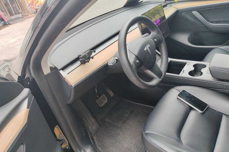 Tesla Model Y 2023 #16 Tesla Model Y 2023 car image #16