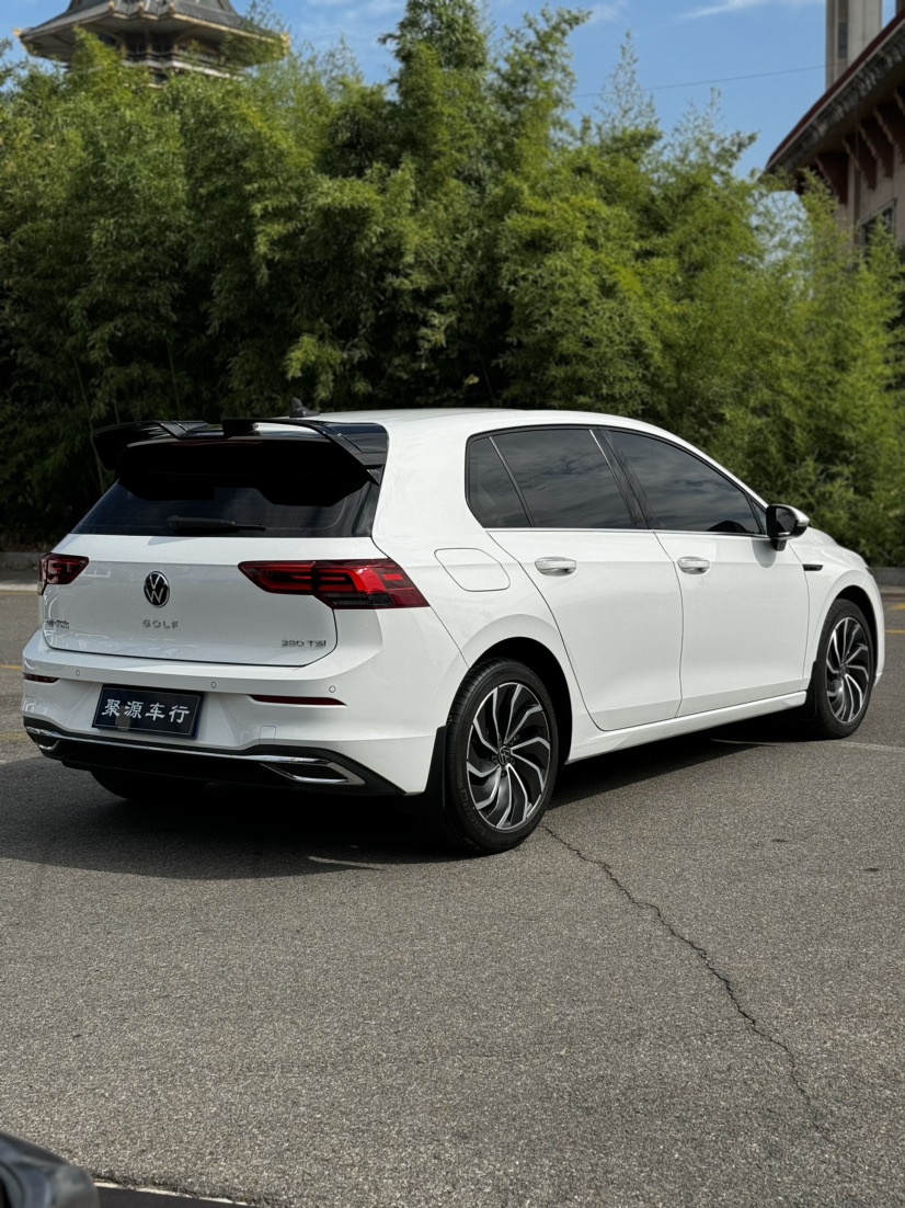 Volkswagen Golf 2022 car image #6
