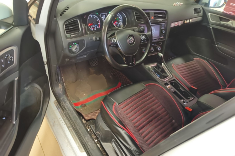 Volkswagen Golf 2018 car image #16