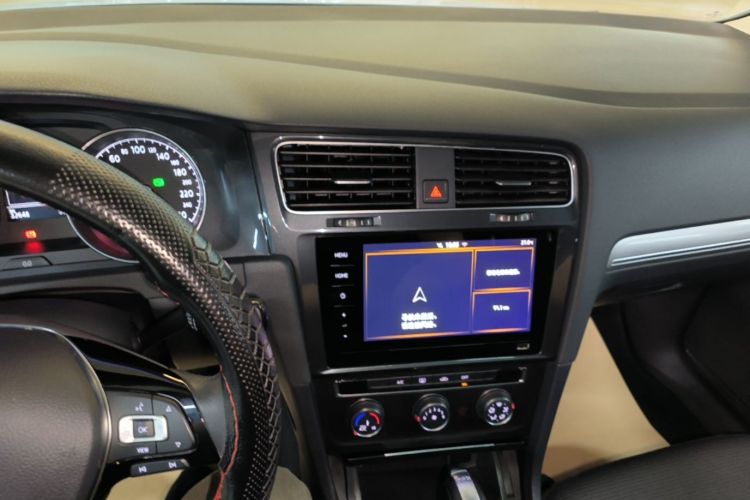 Volkswagen Golf 2020 car image #13