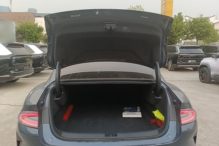 MI SU7 2024 image de voiture #21