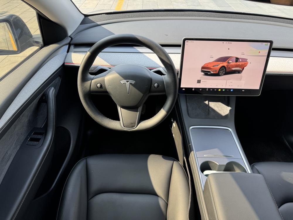 Tesla Model Y 2025 car image #17