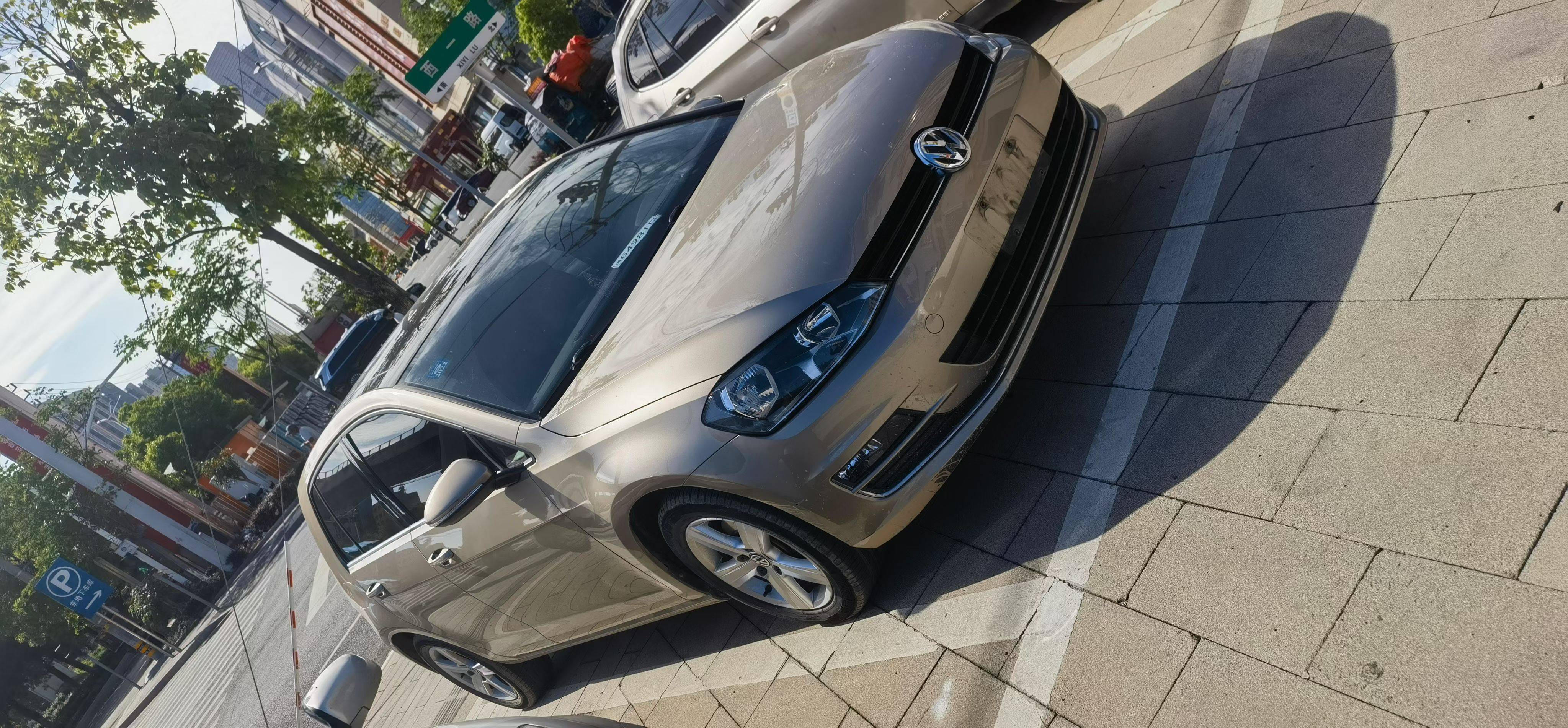 Volkswagen Golf 2016 car image #2