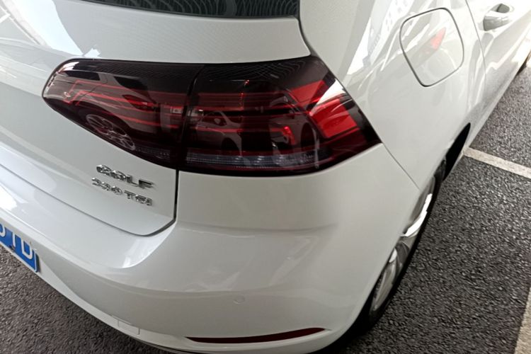 Volkswagen Golf 2018 car image #8