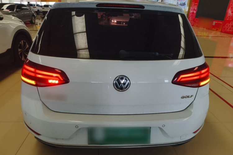 Volkswagen Golf 2018 car image #6
