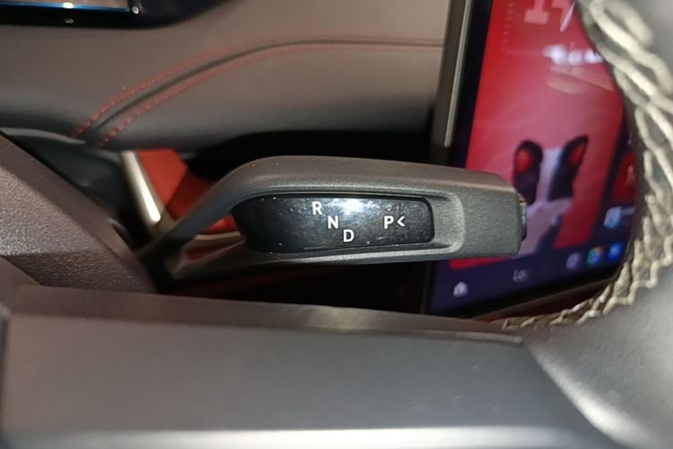MI SU7 2024 immagine di auto #14