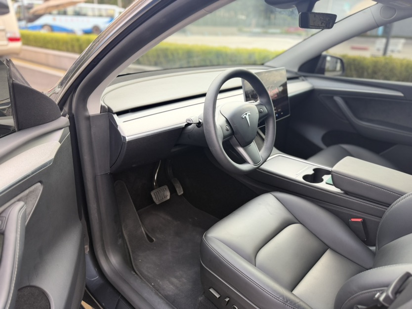 Tesla Model Y 2024 #6 Tesla Model Y 2024 car image #6