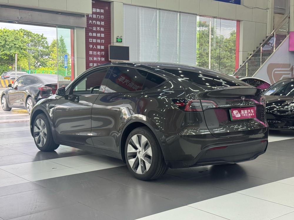 Tesla Model Y 2023 car image #4