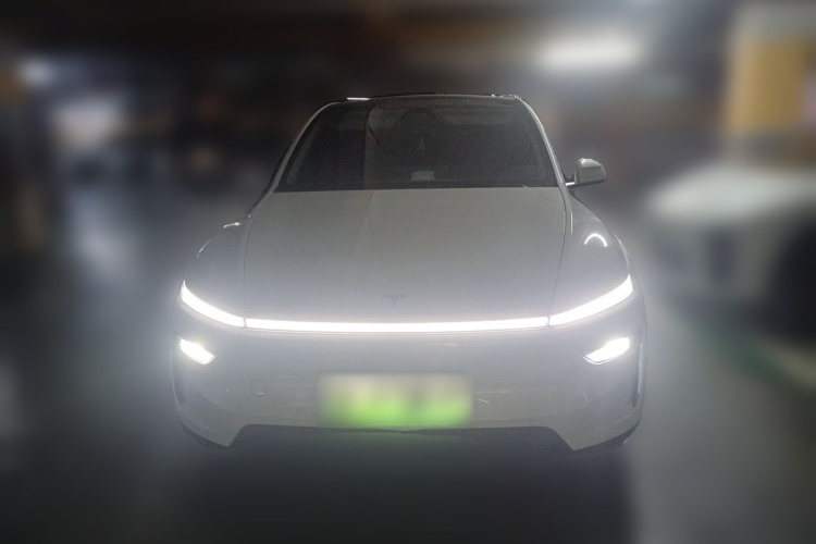 Tesla Model Y 2025 #3 Tesla Model Y 2025 car image #3