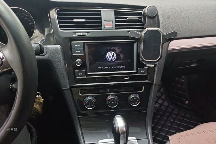 Volkswagen Golf 2018 car image #15