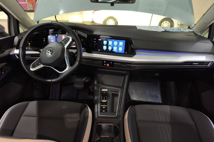 Volkswagen Golf 2022 car image #10