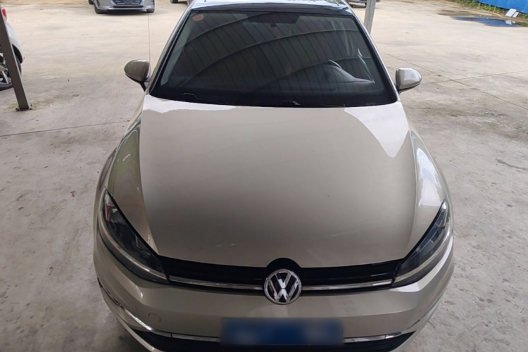 Volkswagen Golf 2018 car image #3