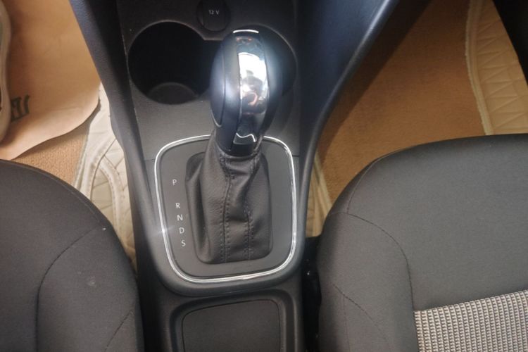 Volkswagen Polo 2018 car image #18