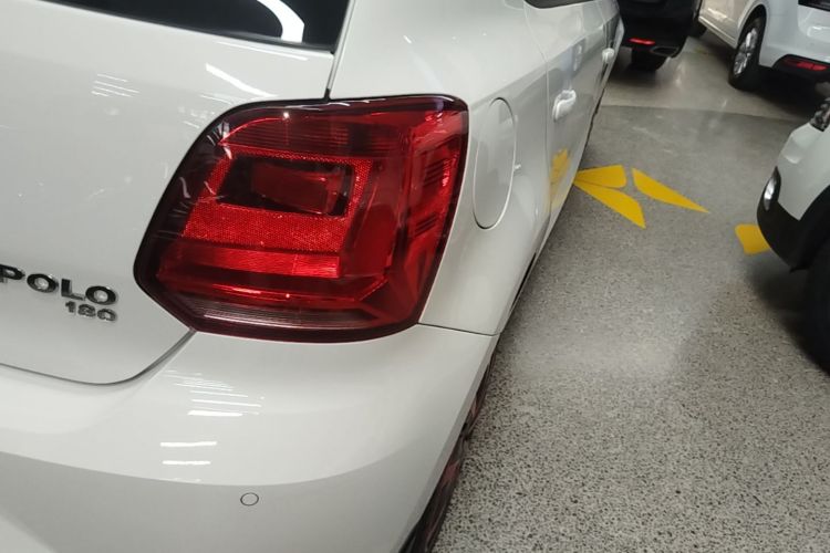 Volkswagen Polo 2017 car image #7
