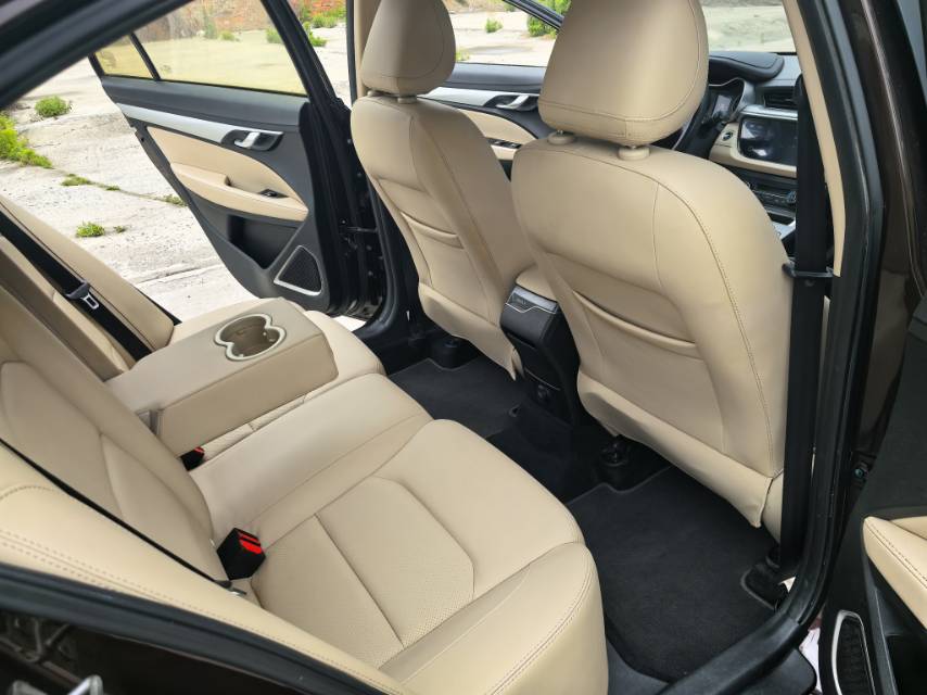 GEELY Emgrand 2019 car image #11