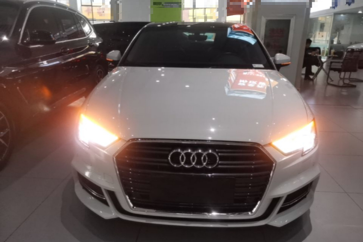 Audi A3 2019 car image #3