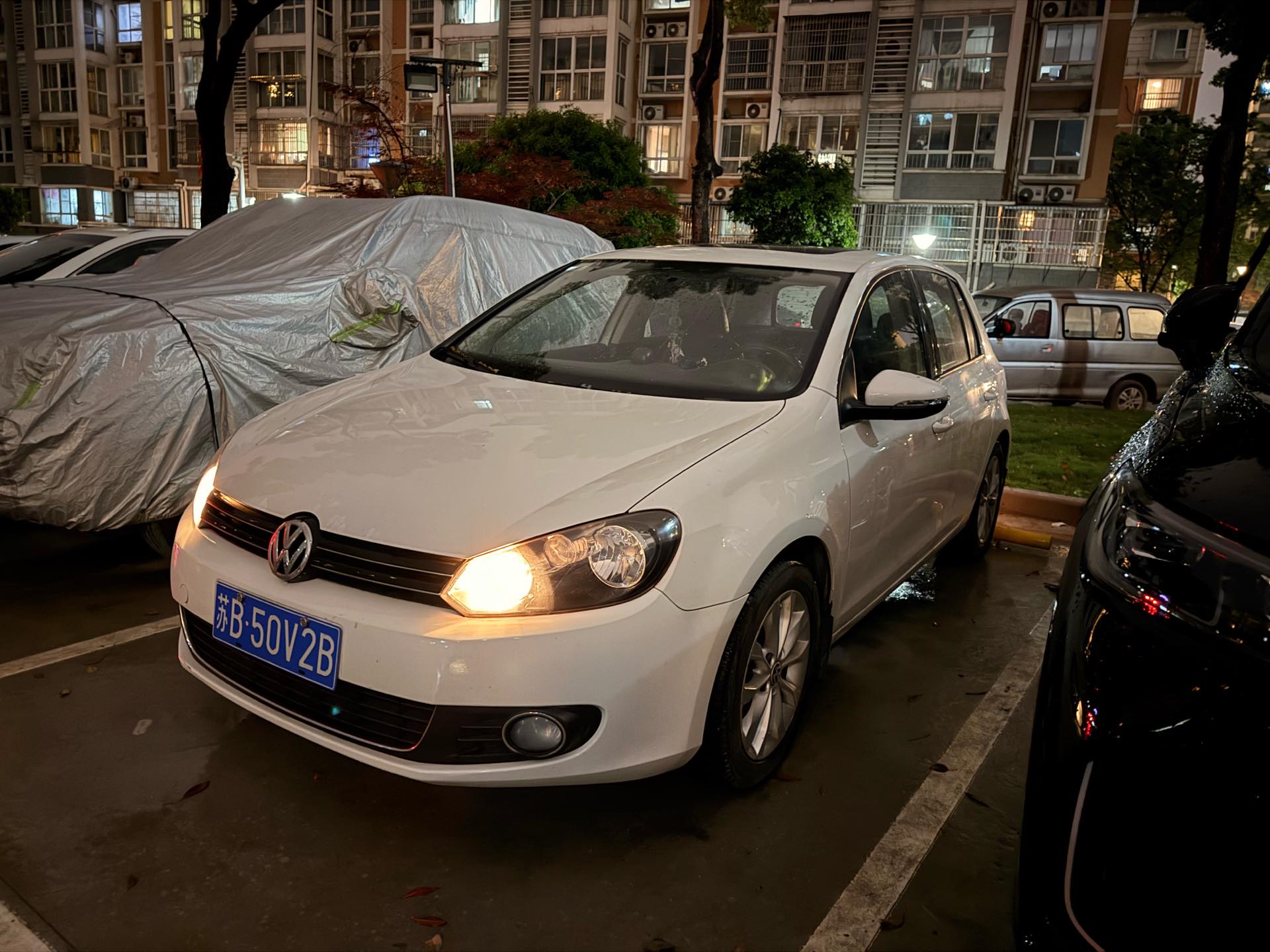 Volkswagen Golf 2013 car image 