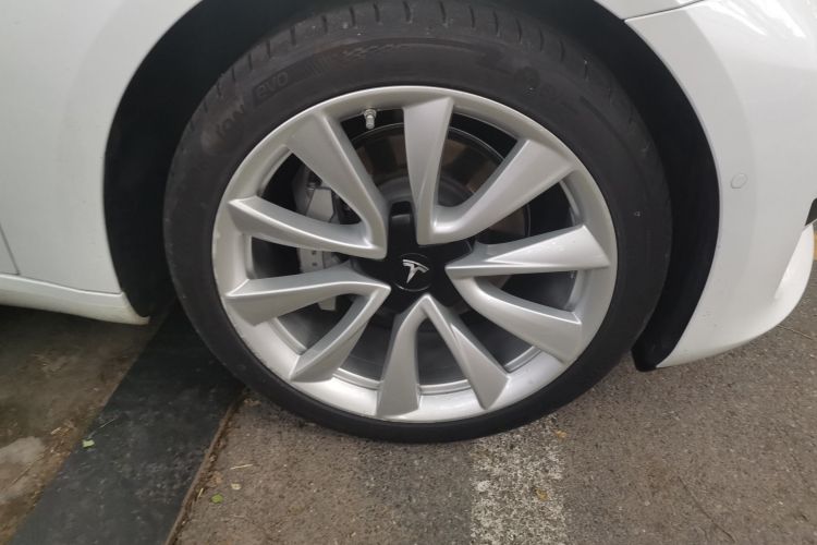Tesla Model 3 2020 car image #9