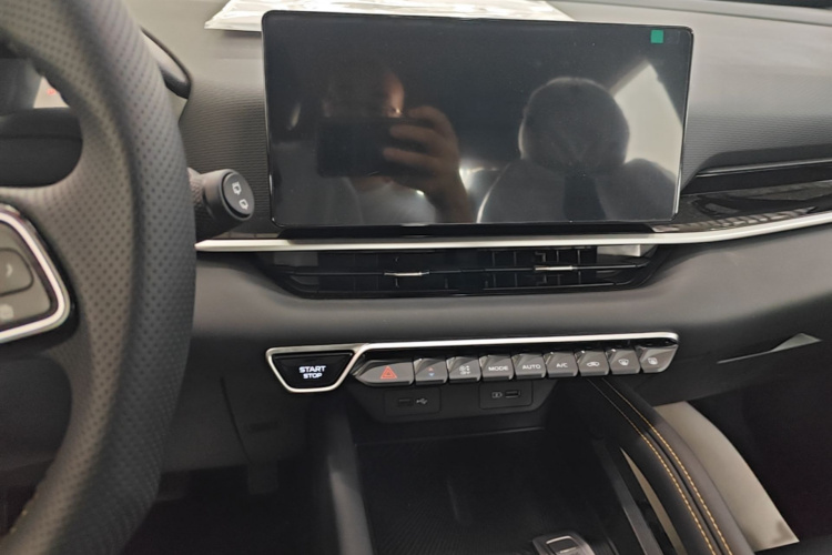 GEELY Coolray 2026 immagine di auto #10