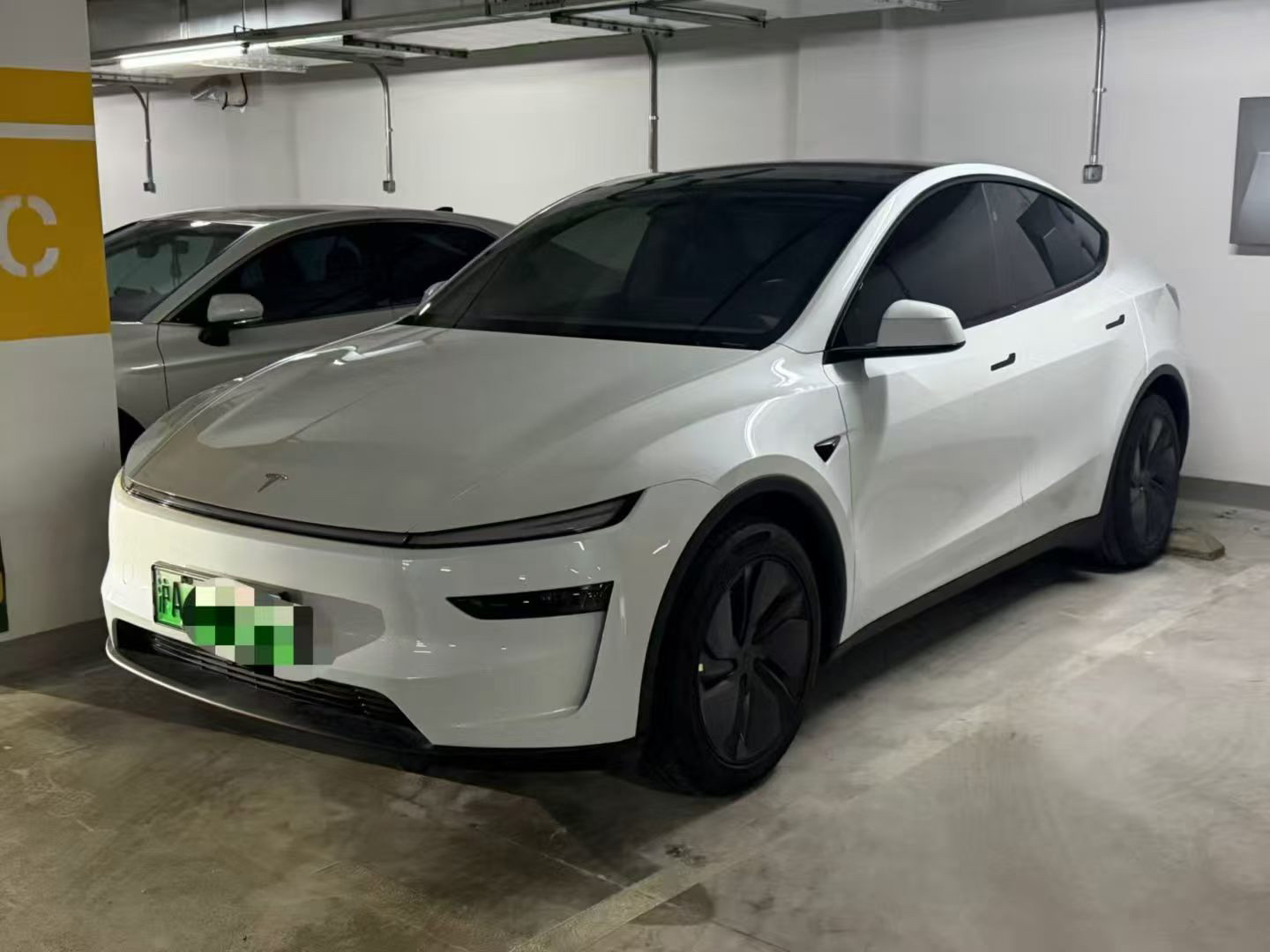Tesla Model Y 2025 Tesla Model Y 2025 car image