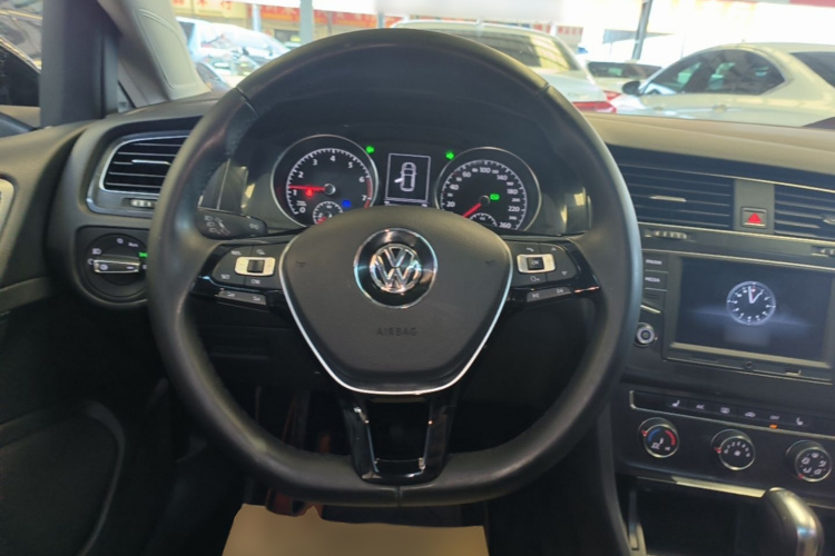 Volkswagen Golf 2017 car image #11