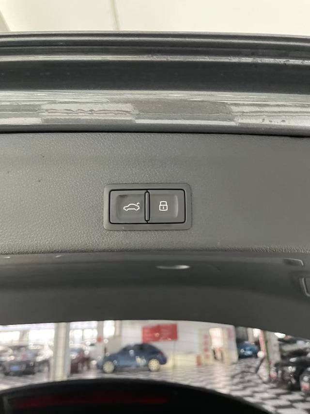 Audi Q3 2022 car image #15