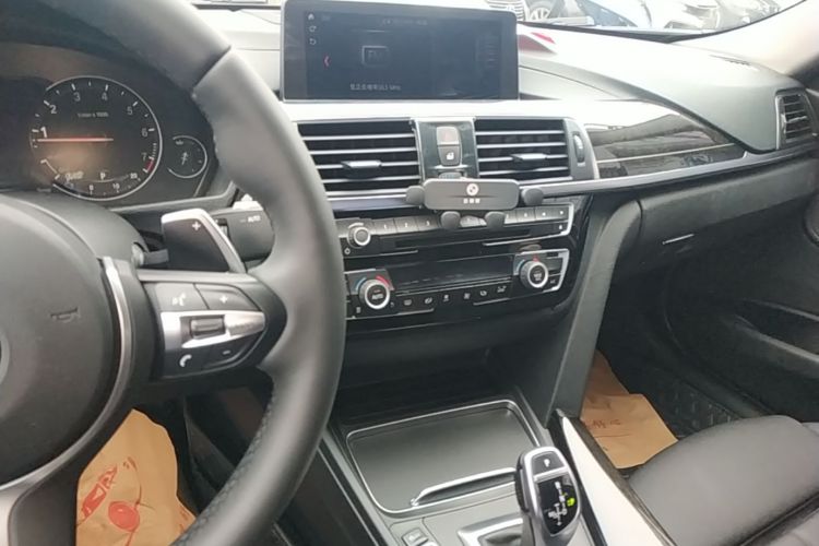 BMW 3 Series 2018 #13 BMW 3 Series 2018 car image #13