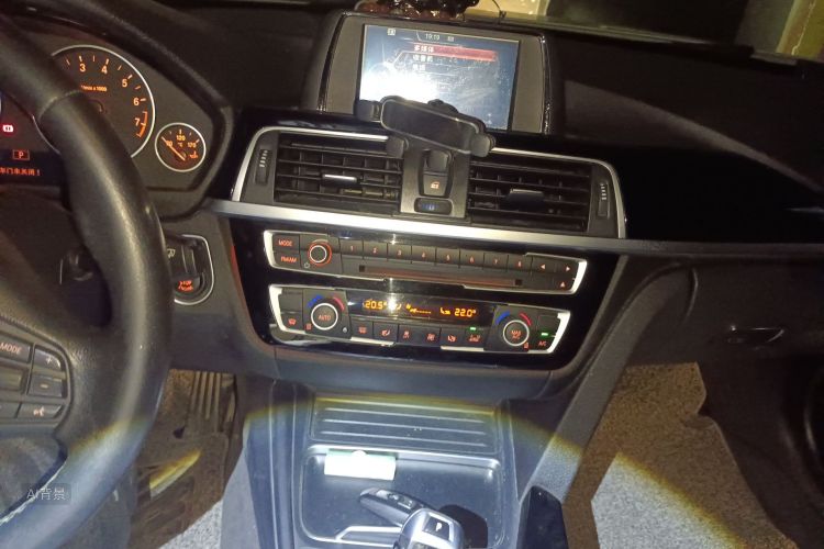 BMW 3 Series 2017 car image #15
