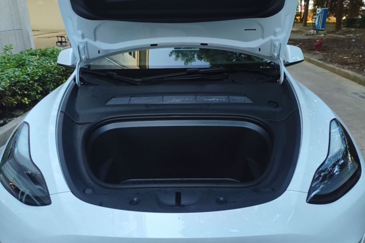 Tesla Model Y 2024 #20 Tesla Model Y 2024 car image #20