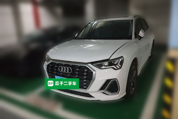 Audi Q3 2022 car image #2