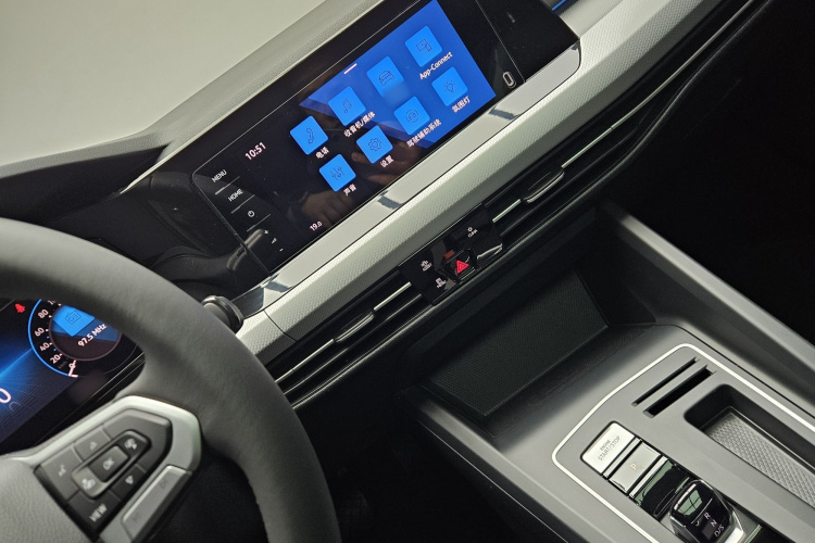 Volkswagen Golf 2022 car image #15