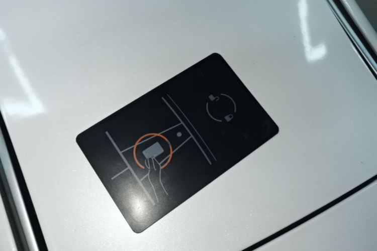Tesla Model 3 2020 car image #9