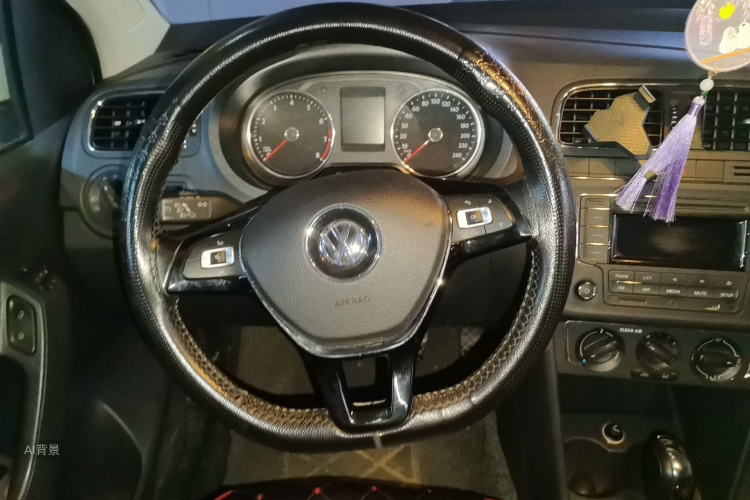 Volkswagen Polo 2016 car image #12