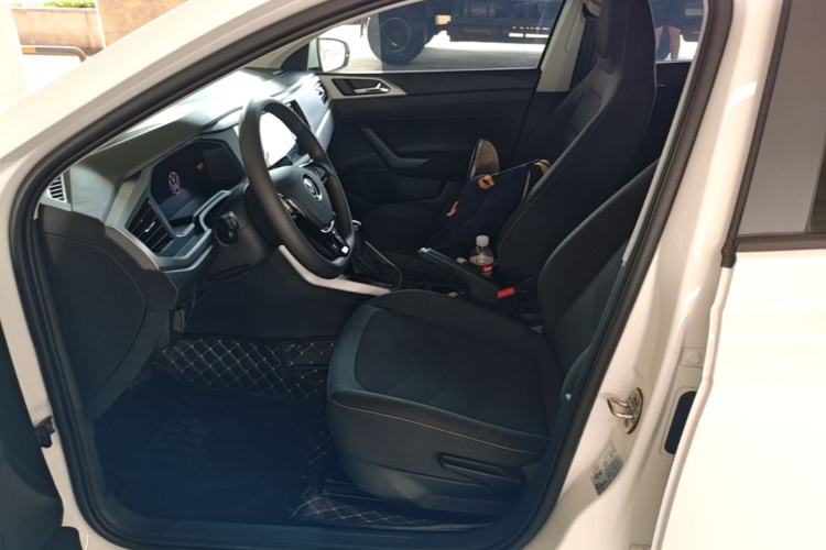 Volkswagen Polo 2023 car image #15