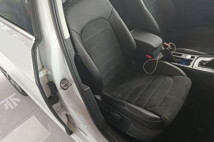 Volkswagen Golf 2019 car image #24