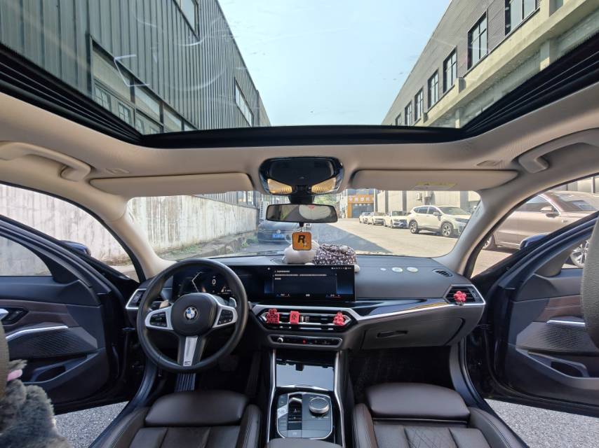 BMW 3 Series 2023 immagine di auto #5