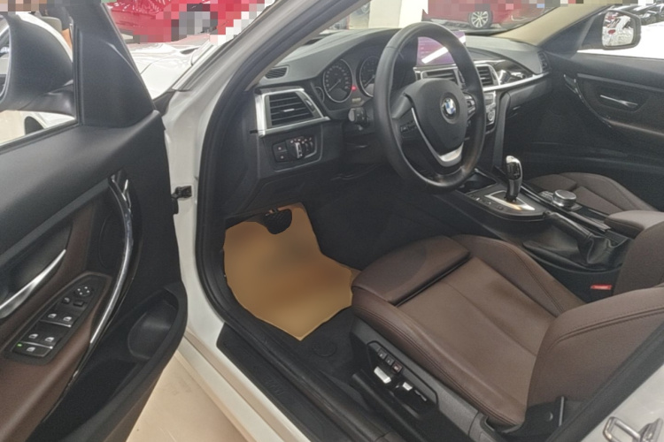 BMW 3 Series 2019 car image #16