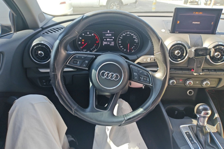 Audi A3 2019 imagen de coche #11