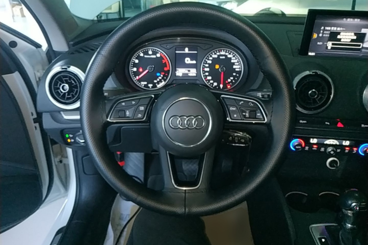 Audi A3 2019 immagine di auto #11